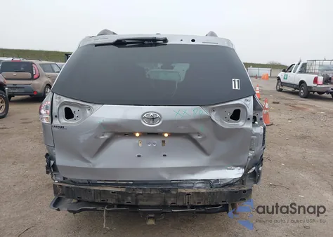 2017 Toyota Sienna Se 8 Passenger z USA, uszkodzony, nr VIN 5TDXZ3DC6HS788334